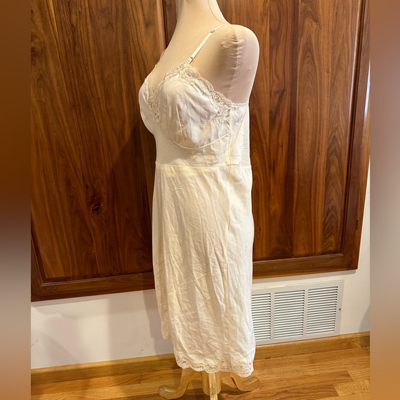 Vintage Lace Creamy Yellow Slip - Picture 6 of 10